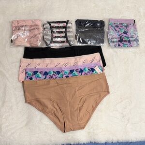 NWT Victoria's Secret Panty Set of 8 Size Large